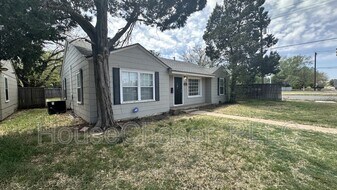 3319 26th St in Lubbock, TX - Building Photo