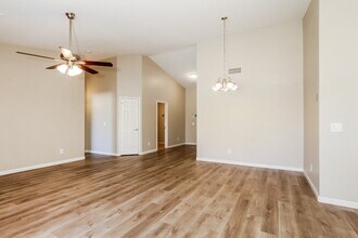 13254 W Paradise Ln in Surprise, AZ - Building Photo - Building Photo