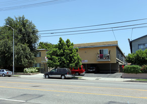 6928-6932 Woodley Ave in Van Nuys, CA - Building Photo