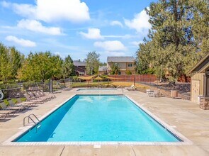 20565 Sun Meadow Way in Bend, OR - Foto de edificio - Building Photo