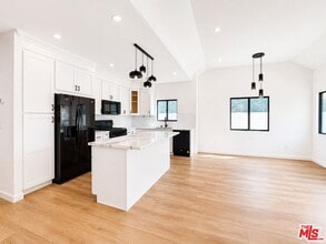 818 N Genesee Ave in Los Angeles, CA - Building Photo - Building Photo