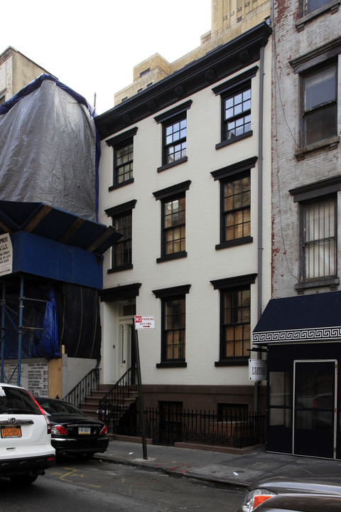 226 W 10th St in New York, NY - Building Photo