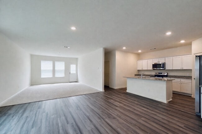 669 Amesbury Rd in Montgomery, TX - Building Photo - Building Photo