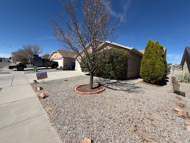 5501 Summer Ridge Rd NW in Albuquerque, NM - Building Photo - Building Photo