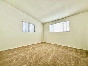 333 Rexford Dr-Unit -8 in Beverly Hills, CA - Building Photo - Building Photo