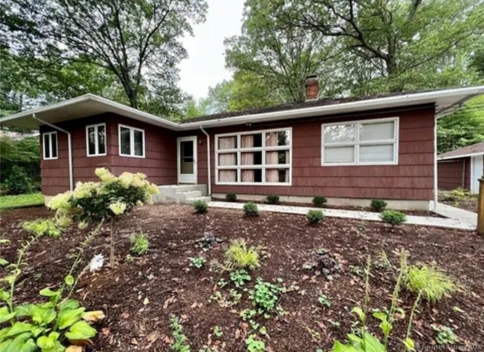 958 Dunbar Hill Rd in Hamden, CT - Foto de edificio