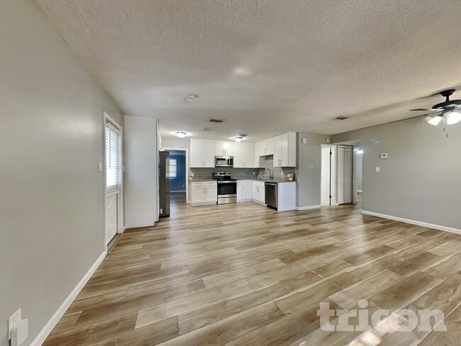 10916 N 14th St in Tampa, FL - Building Photo - Building Photo