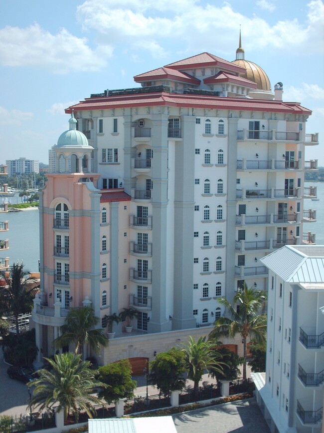 The Grande Riviera in Sarasota, FL - Building Photo - Building Photo