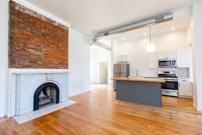 226 45th St, Unit 2 in Pittsburgh, PA - Building Photo - Building Photo