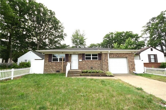 property at 823 Brentwood Dr