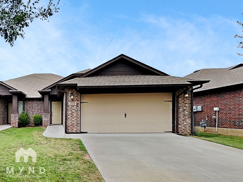 1007 Merlin Dr in Norman, OK - Building Photo