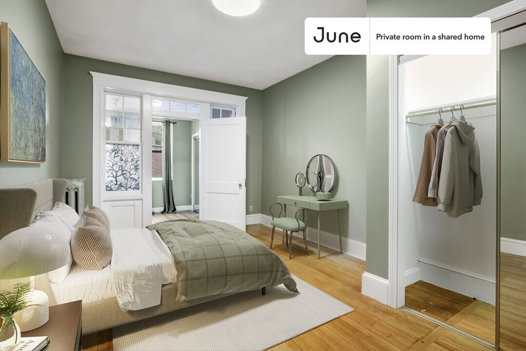Private bedroom in 3 bed/2 bath Home in Boston, MA - Building Photo