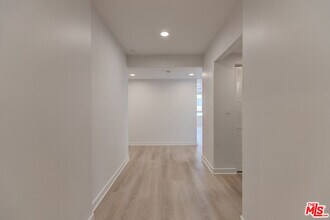 5143 White Oak Ave in Los Angeles, CA - Building Photo - Building Photo