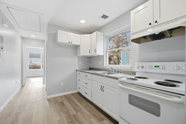 212 N 1st St, Unit 2 in Paterson, NJ - Foto de edificio - Building Photo