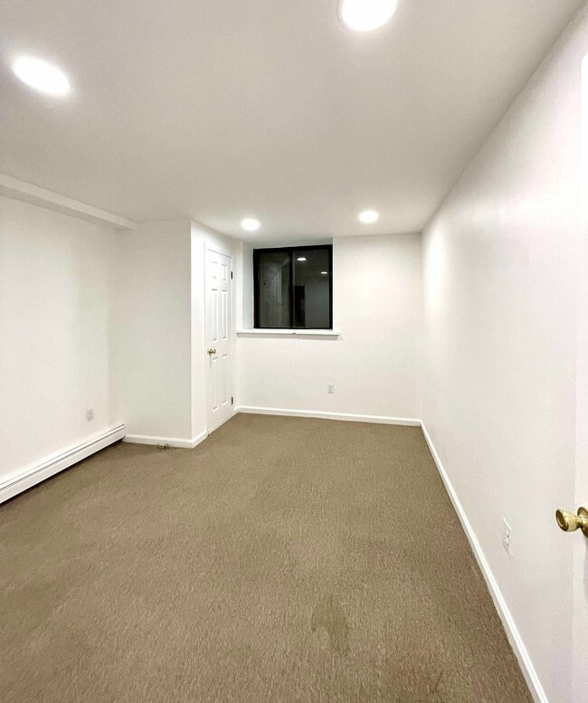 4152 71st St, Unit 1 bedroom apartment in Woodside, NY - Building Photo - Building Photo