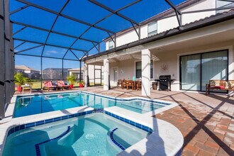 1441 Rolling Fairway Dr in Four Corners, FL - Foto de edificio - Building Photo