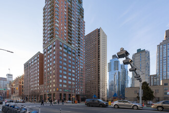 515 W 59TH St in New York, NY - Building Photo - Building Photo