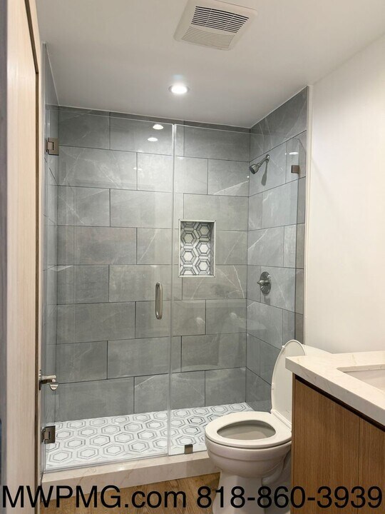 14030-14030 Bessemer St in Los Angeles, CA - Building Photo