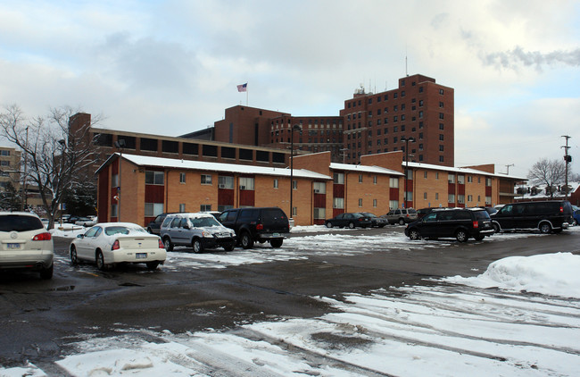 1033 Patrick St in Flint, MI - Foto de edificio - Building Photo