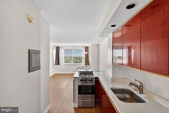 5500 Friendship Blvd in Chevy Chase, MD - Building Photo - Building Photo
