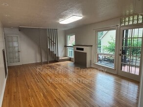 364 W Selmar Ct in Roseburg, OR - Building Photo - Building Photo