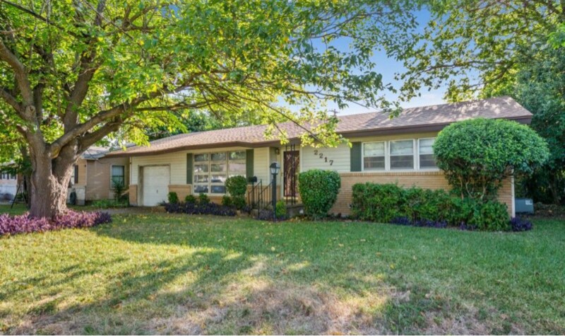 2217 N 42nd St in Waco, TX - Building Photo