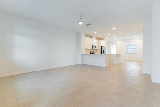 7492 Cabin Ln in Sarasota, FL - Building Photo - Building Photo