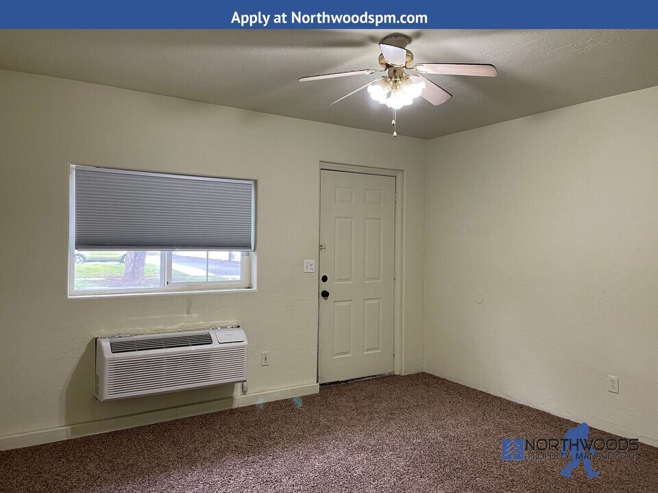 114 E 11th St in Medford, OR - Building Photo