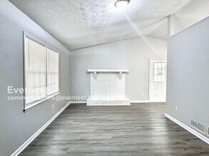 2255 Azalea Dr in Loganville, GA - Foto de edificio - Building Photo