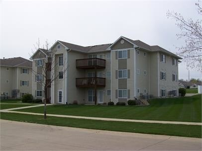 6615 Creekside Dr NE-Unit -6615-10 in Cedar Rapids, IA - Building Photo