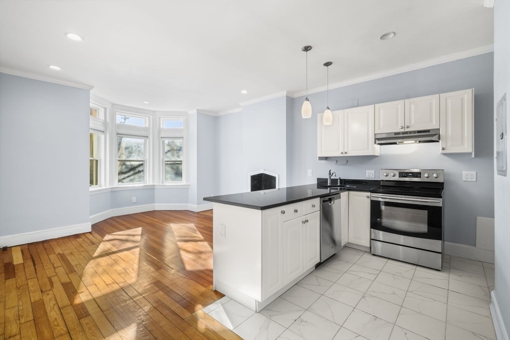 1834 Beacon St, Unit 5 in Brookline, MA - Building Photo