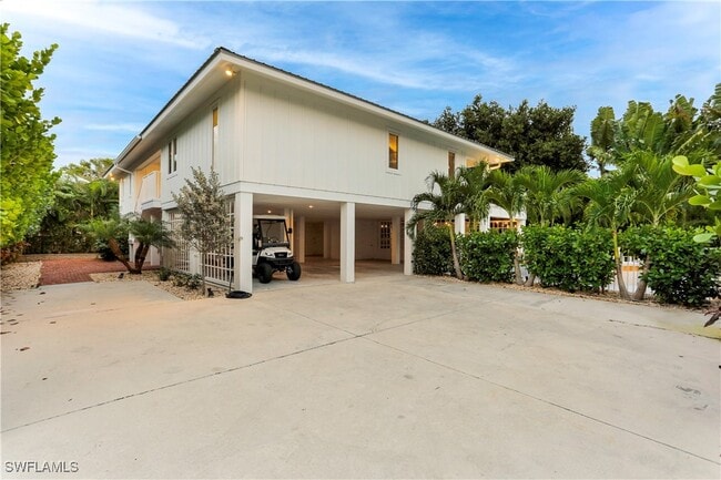 property at 370 6th Ave S