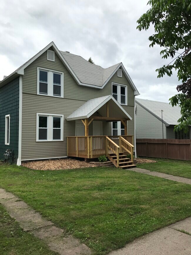 5021 Tioga St Apartments and Nearby Duluth Apartments For Rent Duluth, MN
