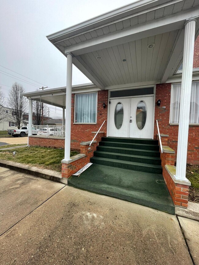 701 4th Ave, Unit B