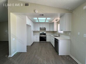 11340 E Avenue R in Littlerock, CA - Foto de edificio - Building Photo