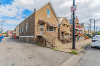 2513 S Claremont Ave in Chicago, IL - Foto de edificio - Building Photo