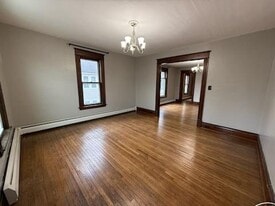 1468 Kellogg St, Unit 3-Upper in Alden, NY - Building Photo