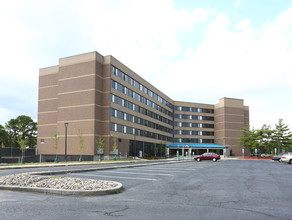 Atrium Apartments at Egg Harbor in Egg Harbor Township, NJ - Building Photo - Building Photo