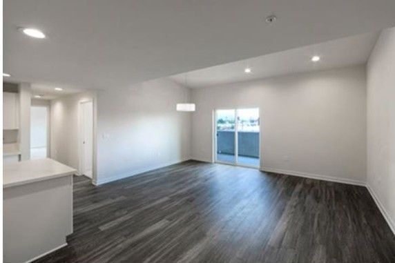 6333 Woodman Ave-Unit -409 in Los Angeles, CA - Building Photo - Building Photo