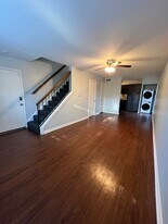 503 E 6th St, Unit 2 BR Balcony in Little Rock, AR - Building Photo