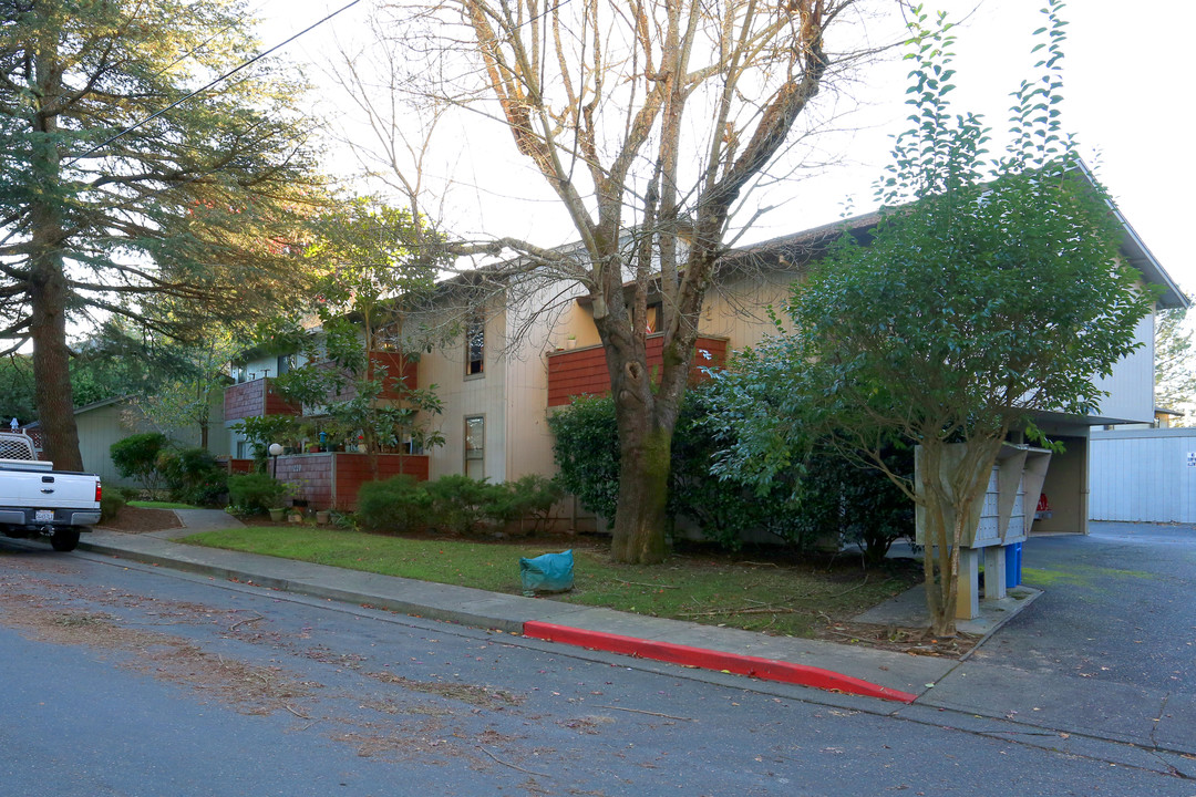 Golden Ridge in Sebastopol, CA - Building Photo