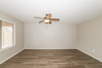 11809 W Dos Rios Dr in Sun City, AZ - Building Photo - Building Photo