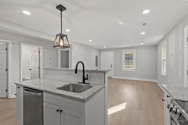 3608 Dupuy Rd in Ettrick, VA - Building Photo - Building Photo