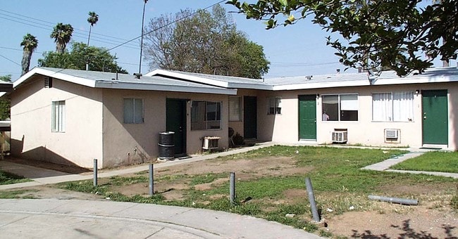 4-Units in Riverside, CA - Foto de edificio - Building Photo