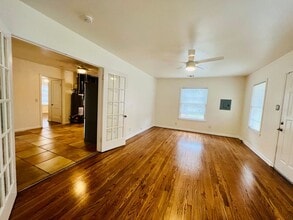 1554 W Lullwood Ave in San Antonio, TX - Building Photo - Building Photo