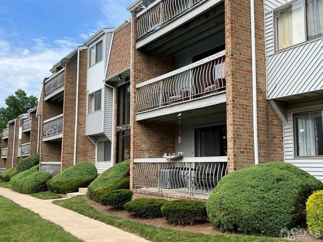 915 Edison Glen Terrace in Edison, NJ - Building Photo - Building Photo
