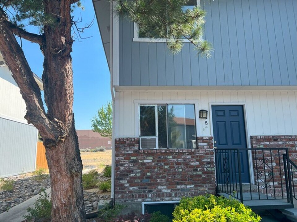 1424 E 9th St in Reno, NV - Foto de edificio