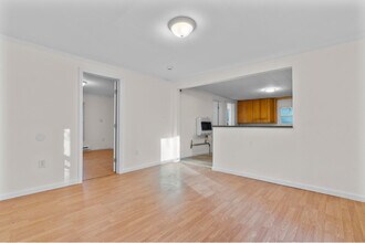 59 Hill St, Unit 2nd floor in Torrington, CT - Building Photo - Building Photo