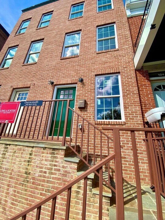 106 W 26th St in Baltimore, MD - Building Photo