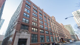 411 W Ontario St in Chicago, IL - Building Photo